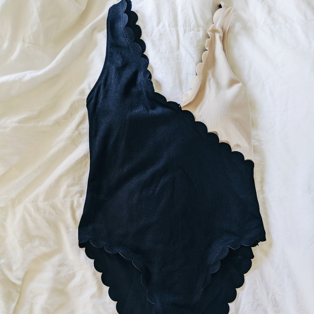 SHEIN Ribbed Scalloped One Piece